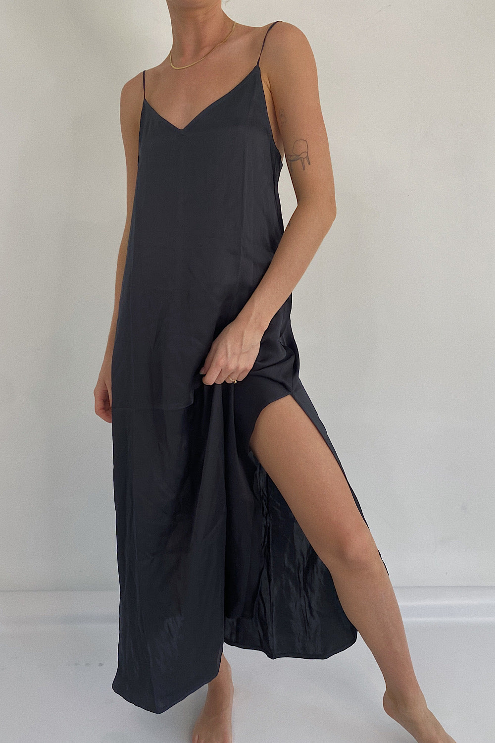 SILK SLIP DRESS noir – BAHHGOOSE